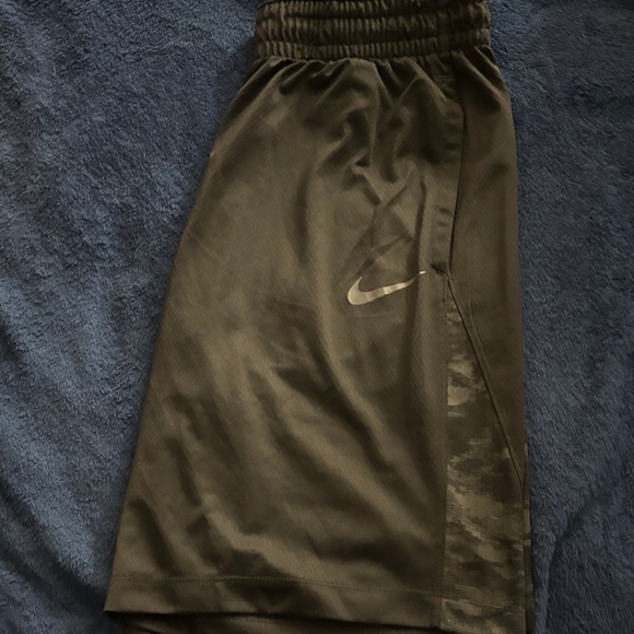 Nike Men's black & camo Athletic Shorts - Picture 4 of 5